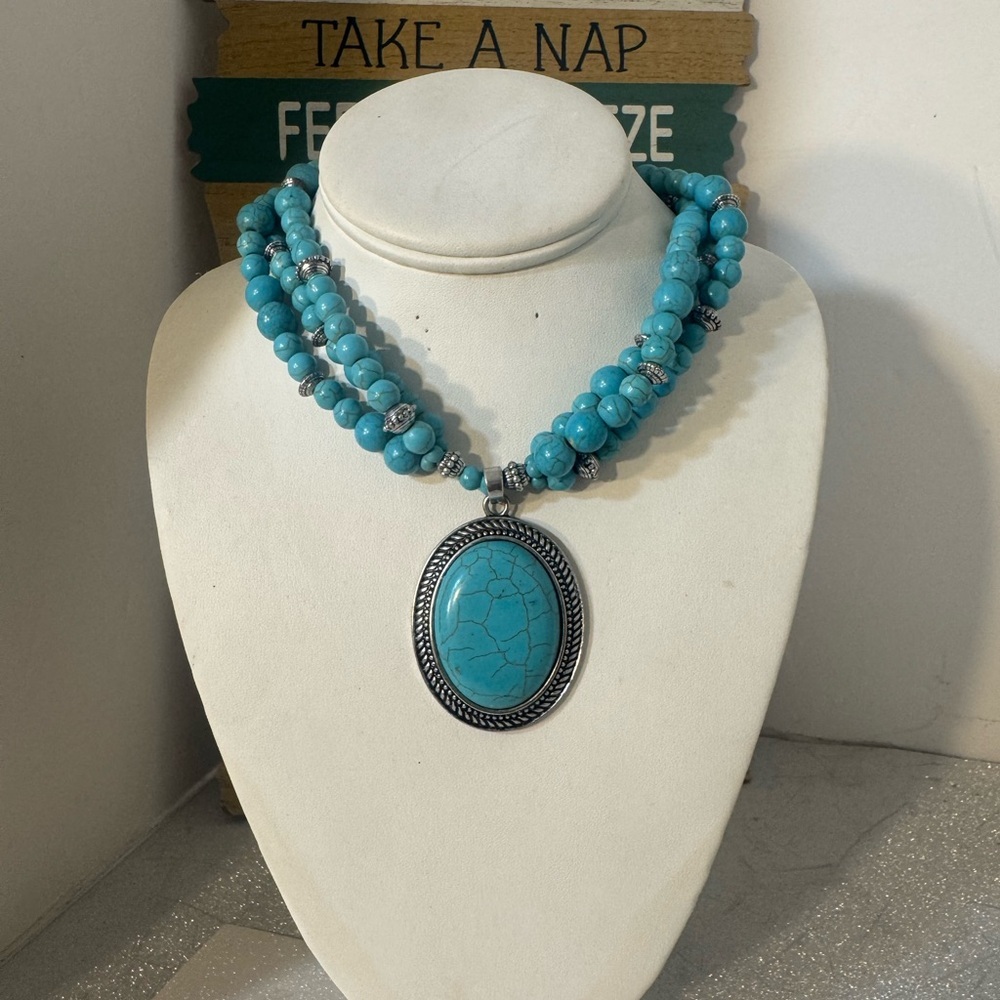 DEVIE STATEMENT NECKLACE